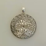 Vedhæng i Sølv - Livets Træ Yggdrasil med Fletkrans, kd, 16821, buet, 35 mm, vikingesmykker, livstræ, livets, træ, evighed, stort, flot, smukt, specilet, museums, smykker, ægte, original, biti, ribe, sterling, sølv, kopi, fund, ask, yggdrasil