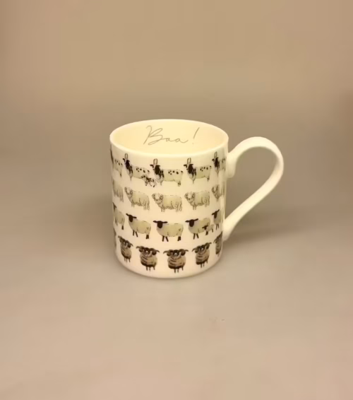Krus - Ben Porcelæn - Får, lam, marsklam, vadehavslam, vadehavet, fårehold, marsken, ribe, kaffekrus, kaffekop, moregnkaffe, kaffepause, terus, fine bone china, benporcelæn, kvalitet, engelsk, sophie allport, personlig, gave, gaveide, julegave, påskelam, biti, ribe, sheep, baa, bm4301,