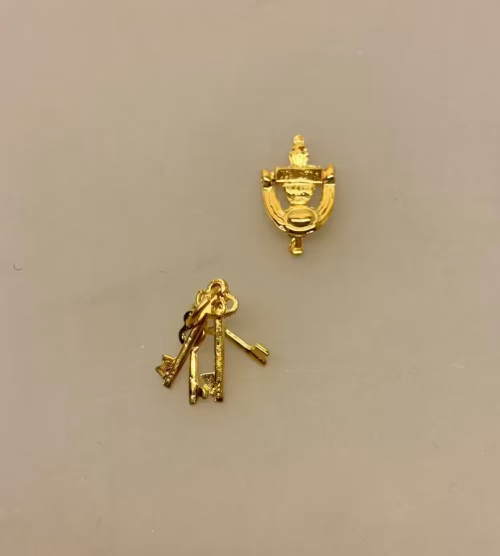 Miniature Dørhammer Guld, hammer, banke på, miniature, mini, dør, dukkehus, entre, nissedør, engelsk, flot, sjov, fin, flot, dukkehusting, nisseting, jul i, dukkehuset, nissehus, nissetilbehør, 1:12, biti, ribe,