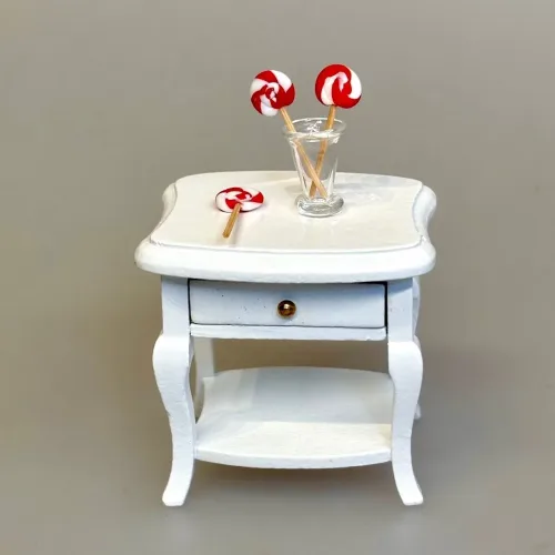 Miniature Runde Slikkepinde 3 stk i Glas, Miniature Runde Slikkepinde sæt a 3, pebermynte, slik, godter, slikpind, miniature, 1:12, polkagrise, snolder, sød tand, dukkehus, dukkehusting, dukkehustilbehør, nisser, nisseting, nissedør, nissetilbehør, slikbutik,