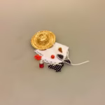 Miniature Strå Hat - Bred Skygge, Miniature Strandsæt, bikinin, miniature, dukkehus, tøj, stranden, sjov, sangskjuler, otium, ferie, charter, stewardesse, gave, gavekort, pension, efterløn, fødselsdag, honeymoon, bryllup, bryllupsrejse, 1:12, stråhat, solhat, cola, læskedrik, softice, æble, krabbe, strandliv,