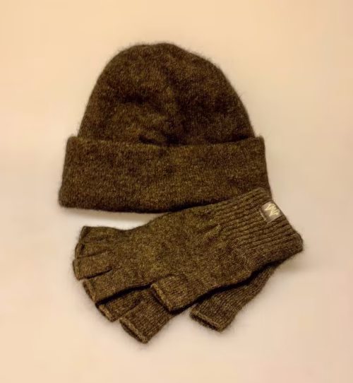 Possum Hue Dobbelt med Opslag - Brun, kauri, 472, mørkebrun, brun, meleret, sort, soft, cashmere, cashmir, silke, ensfarvet, farvespil, unisex, til, herrer, damer, mænd, piger, varm, damehue, hat, strikhue, strikhat, strikket, let, lun, varm, blød, elegant, luksus, flot, klassisk, dobbeltstrikket, smart, luksus, kvalitet, cashmere, cashmir, biti, ribe, sort sol, vadehavet, out door, accessoires, tilbehør, vinter, efterår, new zealand, herrehue,