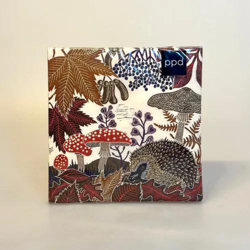 Servietter - Pindsvin Paddehat og Løv, indian summer, efterår, bord, borddækning, efterår, stemning, hyggelig, gyldne, blade, efterårsblade, efterårsløv, pindsvin, pindgris, paddehatte, svampe, jagt, fluesvamp, magi, magisk, stemning, vadehavet, skoven, tema, biti
