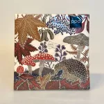 Servietter - Pindsvin Paddehat og Løv, indian summer, efterår, bord, borddækning, efterår, stemning, hyggelig, gyldne, blade, efterårsblade, efterårsløv, pindsvin, pindgris, paddehatte, svampe, jagt, fluesvamp, magi, magisk, stemning, vadehavet, skoven, tema, biti