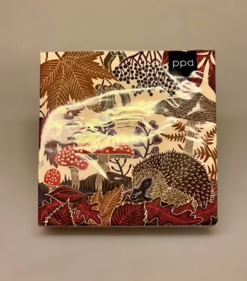 Servietter - Pindsvin Paddehat og Løv, indian summer, efterår, bord, borddækning, efterår, stemning, hyggelig, gyldne, blade, efterårsblade, efterårsløv, pindsvin, pindgris, paddehatte, svampe, jagt, fluesvamp, magi, magisk, stemning, vadehavet, skoven, tema, biti