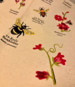 Viskestykke Bomuld med Tryk - Bier og Blomster, rex, london, naturfarvet, bivenlige, planter, Bier, bi, bier, bisværm, biavler, honning, lynghonning, biavl, honningbi, grill, weber, gaveide, kok, madlavning, gaveide, biodiversitet, natur, dansk, danmarks, insekter, biodiversitet, biti, ribe, nationalpark, vadehavet, marsken, madlavning, finere, grill, weber, grillmester,, bage, bagning, den store bagedyst, opvask, flytte hjemmefra, gave