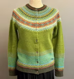 Eribé - Færø Cardigan Grøn, moss, avocado, grøn, færømønster, feminin, smuk, særlig, fintstrikket, angora, mønster, mønsterstrik, skotsk, eribe, ribe, biti, damestrik, dametrøje, striktrøje, knapper, strikjakke, cardigan, alpine,