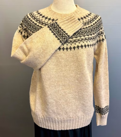 Harley of Scotland Pullover - Færø Mønster Beige Koks, sandfarvet, lys, camel, diskret, tidsløs, klassisk, tusk, moulder, tynd, let, lækker, kvalitet, sporty, elegant, stilet, stil, design, klassisk, mønster, færømønster, stiktrøje, trøje, uld, ren, lambswool, lammeuld, ulden, kradser ikke, varm, lun, moderne, ung, frisk, sporty, damestrik, sweater, islænder, fintstrikket, pullover, skotsk, skotland, færømønster, biti, ribe