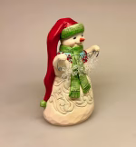 Jim Shore Heartwood Creek - 16 cm Stor Snemand med Iskrystaller, snekrystaller, guirlande, ranke, snowman, snowflake, 6015459, jim shore, heartland creek, white, woodland, winter wonderland, kær, firnurlig, cute, snemand, træfigur, træsnemand, snamandsfigur, figur, jul, vinter, pynt, særlig, samleobjekt, samlefigur, kvalitet, unik, flot, lækker, håndmalet, håndlavet, hyggelig, gave, gaveide, biti, ribe, engelsk, amerikansk, kunsthåndværk