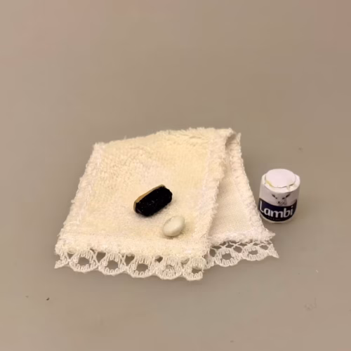 Miniature Børste & Sæbe, 8550, 5824c, skurebørste, neglebørste, hygiejne, 1:12, håndvask, sæbe, håndsæbe, sæbebar, nisser, nisseting, nissetilbehør, nissedør, nissehus, dukkehus, jul i, dukkehusting, dukkehustilbehør, badeværelse, symbolsk, gave, sang, sjov, grøntsagsbørste, skobørste, skopudser, rengøring, biti, ribe