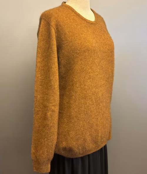 Possum Dame Pullover - Classic Gylden, glat, ensfarvet, womens, crew, tahiti, 158, crew, opossum, possumuld, silke, merino, super, ekstra, soft, blød, varm, eksklusiv, lækker, klassisk, gyldenbrun, okker, damestrik, pullover, striktrøje, sweater, trøje, strikketrøje, fintstrikket, new zealand, særlig, elegant, cashmere, ensfavet, efterårsfarver, vinter, gave, gaveide, underspillet, luksus, biti, ribe, noble wilde