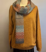 Alpaka Tørklæde Dobbelt - Zigzag Blå Gylden, Possum Dame Pullover - Classic Gylden, glat, ensfarvet, womens, crew, tahiti, 158, crew, opossum, possumuld, silke, merino, super, ekstra, soft, blød, varm, eksklusiv, lækker, klassisk, gyldenbrun, okker, damestrik, pullover, striktrøje, sweater, trøje, strikketrøje, fintstrikket, new zealand, særlig, elegant, cashmere, ensfavet, efterårsfarver, vinter, gave, gaveide, underspillet, luksus, biti, ribe, noble wilde