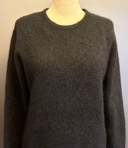Possum Dame Pullover - Classic Koks, mørkegrå, sort, mørkegrå, antrazit, charcoal, ensfarvet, opossum, possumuld, silke, merino, super, ekstra, soft, blød, varm, eksklusiv, lækker, klassisk, damestrik, pullover, striktrøje, sweater, trøje, strikketrøje, fintstrikket, new zealand, særlig, elegant, cashmere, ensfavet, tidsløs, anvendelig, smart, neutral, vinter, gave, gaveide, underspillet, luksus, biti, ribe, noble wilde