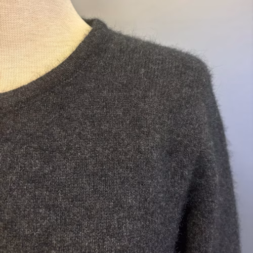 Possum Dame Pullover - Classic Koks, mørkegrå, sort, mørkegrå, antrazit, charcoal, ensfarvet, opossum, possumuld, silke, merino, super, ekstra, soft, blød, varm, eksklusiv, lækker, klassisk, damestrik, pullover, striktrøje, sweater, trøje, strikketrøje, fintstrikket, new zealand, særlig, elegant, cashmere, ensfavet, tidsløs, anvendelig, smart, neutral, vinter, gave, gaveide, underspillet, luksus, biti, ribe, noble wilde