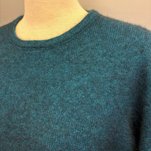 Possum Dame Pullover - Classic Petrol, tui, 292, grøn, blå, søgrøn, petroleumsfarvet, petrolblå, ensfarvet, opossum, possumuld, silke, merino, super, ekstra, soft, blød, varm, eksklusiv, lækker, klassisk, damestrik, pullover, striktrøje, sweater, trøje, strikketrøje, fintstrikket, new zealand, særlig, elegant, cashmere, ensfavet, tidsløs, anvendelig, smart, neutral, vinter, gave, gaveide, underspillet, luksus, biti, ribe, noble wilde