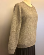 Possum Dame Pullover - Classic Sand Grå, pumice, sandfarvet, lysegrå, varm grå, ensfarvet, opossum, possumuld, silke, merino, super, ekstra, soft, blød, varm, eksklusiv, lækker, klassisk, damestrik, pullover, striktrøje, sweater, trøje, strikketrøje, fintstrikket, new zealand, særlig, elegant, cashmere, ensfavet, tidsløs, anvendelig, smart, neutral, vinter, gave, gaveide, underspillet, luksus, biti, ribe, noble wilde