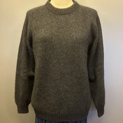 Possum Dame Pullover - Noa Koks, crew, new, cropped, moderne, smart, lækker, ekstra, soft, super, blød, vamset, luksus, sort, mørkegrå, antrazit, koksgrå, mørk, ensfarvet, noa, moderne, klædelig, smart, cropped, super, soft, blød, vamset, varm, eksklusiv, luksus, luksuriøs, ekstravagant, kvalitet, underspillet, strik, opossum, possum, new zealand, noble wilde, damestrik, striktrøje, sweater, let, lun, yndlings, strikbluse, vinter, efterår, comfy, biti, ribe, uld, ulden, uldstrik, uldtrøje, uldsweater, gave, gaveide, julegave