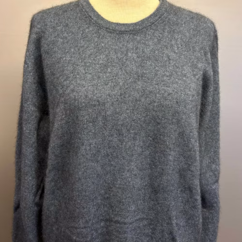Possum Pullover Unisex - Classic Blå, denimblå, gråblå, jeansblå, opossum, neptune, merino, uld, cashemere, herrestrik, til mænd, luksus, luksuriøs, kvalitet, ultrablød, let, varm, herretrøje, til, mænd, herrer, lang, lækker, skøn, særlig, ensfarvet, farvespil, meleret, diskret, underspillet, luksus, eksklusiv, enkel, klassisk, new zealand, possumuld, possum, silke, merino, luksus, lækker, blød, varm, cashmere, cashmir, lun, yndlings, diskret, meleret, farvespil, grå, brun, koks, koksgrå, smart, kvalitet, new zealand, wild, noble, damestrik, sweater, gave, gaveide, ekstraordinær, særlig, , uld, uldtrøje, ulden, strk, fintstrikket, biti, ribe