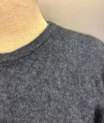 Possum Pullover Unisex - Classic Blå, denimblå, gråblå, jeansblå, opossum, neptune, merino, uld, cashemere, herrestrik, til mænd, luksus, luksuriøs, kvalitet, ultrablød, let, varm, herretrøje, til, mænd, herrer, lang, lækker, skøn, særlig, ensfarvet, farvespil, meleret, diskret, underspillet, luksus, eksklusiv, enkel, klassisk, new zealand, possumuld, possum, silke, merino, luksus, lækker, blød, varm, cashmere, cashmir, lun, yndlings, diskret, meleret, farvespil, grå, brun, koks, koksgrå, smart, kvalitet, new zealand, wild, noble, damestrik, sweater, gave, gaveide, ekstraordinær, særlig, , uld, uldtrøje, ulden, strk, fintstrikket, biti, ribe
