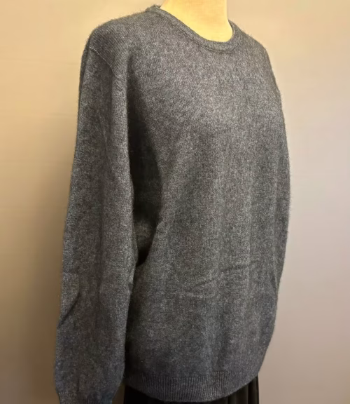 Possum Pullover Unisex - Classic Blå, denimblå, gråblå, jeansblå, opossum, neptune, merino, uld, cashemere, herrestrik, til mænd, luksus, luksuriøs, kvalitet, ultrablød, let, varm, herretrøje, til, mænd, herrer, lang, lækker, skøn, særlig, ensfarvet, farvespil, meleret, diskret, underspillet, luksus, eksklusiv, enkel, klassisk, new zealand, possumuld, possum, silke, merino, luksus, lækker, blød, varm, cashmere, cashmir, lun, yndlings, diskret, meleret, farvespil, grå, brun, koks, koksgrå, smart, kvalitet, new zealand, wild, noble, damestrik, sweater, gave, gaveide, ekstraordinær, særlig, , uld, uldtrøje, ulden, strk, fintstrikket, biti, ribe
