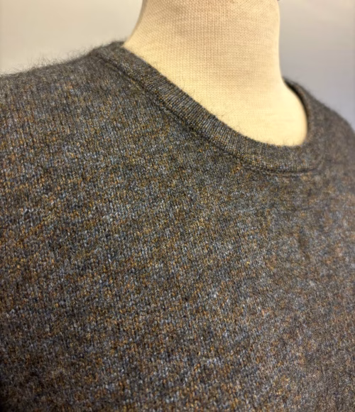 Possum Pullover Unisex - Classic Brun Blå, moraine, 230, unisex, herrestrik, mænd, herrer, ensfarvet, farvespil, meleret, diskret, underspillet, luksus, eksklusiv, enkel, klassisk, new zealand, possumuld, possum, silke, merino, luksus, lækker, blød, varm, cashmere, cashmir, lun, yndlings, diskret, meleret, farvespil, grå, brun, koks, koksgrå, smart, kvalitet, new zealand, wild, noble, damestrik, sweater, gave, gaveide, ekstraordinær, særlig, luksus, uld, uldtrøje, ulden, strk, fintstrikket, biti, ribe