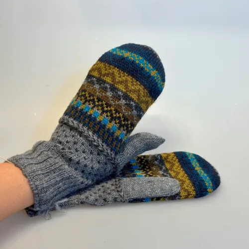 Strikkede Luffer Uld med Bomuldsfoer - Grå Grøn, alisaa, 20918, oliven, petrol, moderne, vintervanter, vinterluffer, mønsterstrik, uldne, uld, ren, blød, økologisk, bio, tynde, lette, lune, forede, uldvanter, strikvanter, uldluffer, håndstrikkede, mønstrede, smarte, flotte, lækre, kvalitet, luksus, særlige, diskrete, anvendelige, neutrale, farver, farverige, strikluffer, biti, ribe, moshiki