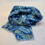 Tørklæde Let Vævet Uld - Djian Paradis Blå, kongeblåt, coboltblå, blåt, blomster, natur, blade, bladmønster, dijan, W402-B, paradies, tryk, floralt, feminint, smukt, lækkrt, gave, gaveide, julegave, varmt, blødt, stort, let, stola, skuldrene, halstørklæde, særligt, lækkert, elegant, luksus, ren, lammeuld, lambswool, merino, kradser ikke, lunt, smart, tidsløst, kvalitet, luksus, biti, ribe