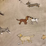 Viskestykke Bomuld med Tryk - Hunde Leg, sophie allport, engelsk, england, design, hunde, med, tryk, gave, gaveide, doggy day care, legende, hundeejer, corgi, gravhund, schnauzer, irsk, ulvehund, golden retriever, doodle, mynde, springer, amerikans, cocker, spaniel, praktisk, anvendelig, brugbar, julegave, nyttig, dekorativ, lækker, kvalitet, hundemotiv, ALL, 119601