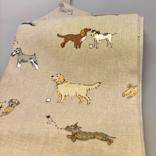 Viskestykke Bomuld med Tryk - Hunde Leg, sophie allport, engelsk, england, design, hunde, med, tryk, gave, gaveide, doggy day care, legende, hundeejer, corgi, gravhund, schnauzer, irsk, ulvehund, golden retriever, doodle, mynde, springer, amerikans, cocker, spaniel, praktisk, anvendelig, brugbar, julegave, nyttig, dekorativ, lækker, kvalitet, hundemotiv, ALL, 119601
