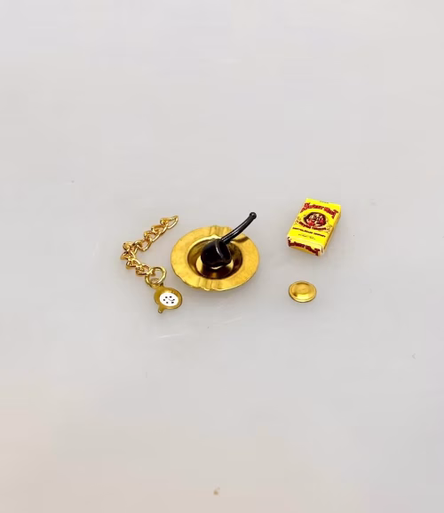 sweet mist, Kun Én af Hver - Miniature Cigaretter, Askebæger og Pibe, lommeur, mønt, urkæde, 3190, 3207, ryger, tobak, piberyger, rygerum, rygepause, konfirmation, konfirmand, sjov, tale, sang, sangskjuler, symbolsk, rygestop, brunt værtshus, miniature, dukkehus, ting, til, tilbehør, nisser, nisseting, nissetilbehør, jul, i, dukkehusting, dukkehustilbehør, bryllup, biti, ribe