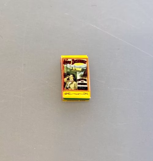 Long distance, Kun Én af Hver - Miniature Cigaretter, Askebæger og Pibe, lommeur, mønt, urkæde, 3190, 3207,