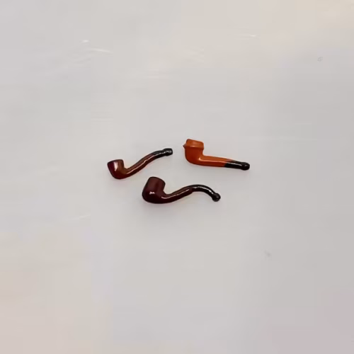 Miniature Piber - Sæt med 3, snadde, snade, ryger, rygesager, dukkehus, dukkehusting, ting til dukkethuset, miniature, miniaturer, sættekasse, sætterkasse, sættekasseting, nisseting, nissetilbehør, mini, småt, 1:12, jul, nissehuset, nissedør, til nisserne, biti, ribe, herreværelse, tobak, hjemmerullet, konfirmand, konfirmation, sangskjuler, sjov, tale, symbolsk, 2620