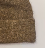 Possum Hue Dobbelt med Opslag - Brun, kauri, 472, mørkebrun, brun, meleret, sort, soft, cashmere, cashmir, silke, ensfarvet, farvespil, unisex, til, herrer, damer, mænd, piger, varm, damehue, hat, strikhue, strikhat, strikket, let, lun, varm, blød, elegant, luksus, flot, klassisk, dobbeltstrikket, smart, luksus, kvalitet, cashmere, cashmir, biti, ribe, sort sol, vadehavet, out door, accessoires, tilbehør, vinter, efterår, new zealand, herrehue,
