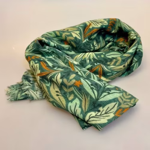 Tørklæde Let Vævet Uld - Djian Paradis Grønt, blomster, natur, blade, bladmønster, dijan, W402-B, paradies, tryk, floralt, feminint, smukt, lækkert, gave, gaveide, julegave, varmt, blødt, stort, let, stola, skuldrene, halstørklæde, særligt, lækkert, elegant, luksus, ren, lammeuld, lambswool, merino, kradser ikke, lunt, smart, tidsløst, kvalitet, luksus, biti, ribe