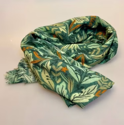 Tørklæde Let Vævet Uld - Djian Paradis Grønt, blomster, natur, blade, bladmønster, dijan, W402-B, paradies, tryk, floralt, feminint, smukt, lækkert, gave, gaveide, julegave, varmt, blødt, stort, let, stola, skuldrene, halstørklæde, særligt, lækkert, elegant, luksus, ren, lammeuld, lambswool, merino, kradser ikke, lunt, smart, tidsløst, kvalitet, luksus, biti, ribe