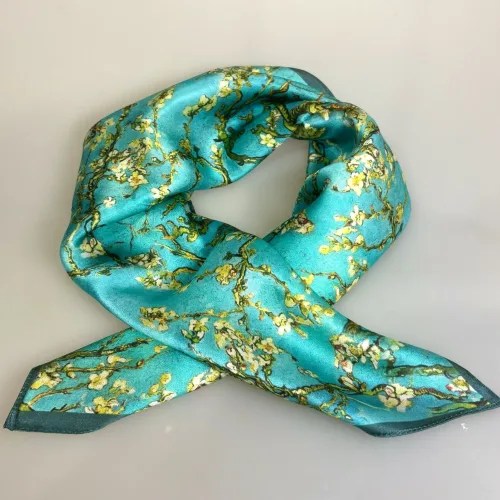 Silketørklæde Bandana Mandelblomst, 72031, 072031, grøn, smaragd, turkis, mandelgrene, mandel blossom, vincent, van gogh, petrol, blå, turkis, , maleri, kunst, kunstmotiv, kunstnerisk, smukt, poetisk, alexandra schmidt, natur, fine, silke, satin, luksus, elegant, eksklusivt, lækkert, kvalitet, satinvævet, ren, ægte, silketørklæde, bandana, kvadratisk, firkantet, taske, accessoires, halsklud, charmeklud, 50 x 50, nicky, nicki, tuch, tücher, om halsen