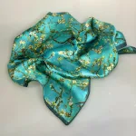 Silketørklæde Bandana Mandelblomst, 72031, 072031, grøn, smaragd, turkis, mandelgrene, mandel blossom, vincent, van gogh, petrol, blå, turkis, , maleri, kunst, kunstmotiv, kunstnerisk, smukt, poetisk, alexandra schmidt, natur, fine, silke, satin, luksus, elegant, eksklusivt, lækkert, kvalitet, satinvævet, ren, ægte, silketørklæde, bandana, kvadratisk, firkantet, taske, accessoires, halsklud, charmeklud, 50 x 50, nicky, nicki, tuch, tücher, om halsen