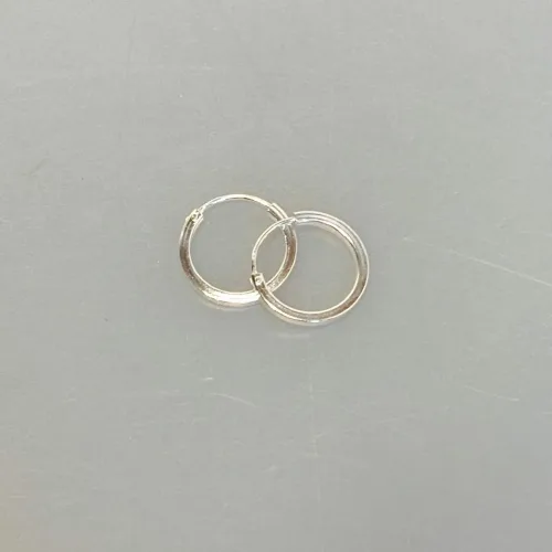 Creoler i Sølv Ø 14 mm Glatte Hoops med Kantet Profil, firkantet, runde, øreringe, hoops, ringe, ægte, sterlig, sølv, billige, kvalitet, maanesten, stine a, enamel, cph, dansk, design, brands, smykker, holdbare, specielle, stilede, stilige, enkle, tilbud, cool, små, simple, 14 mm, 39-E-14, biti, ribe