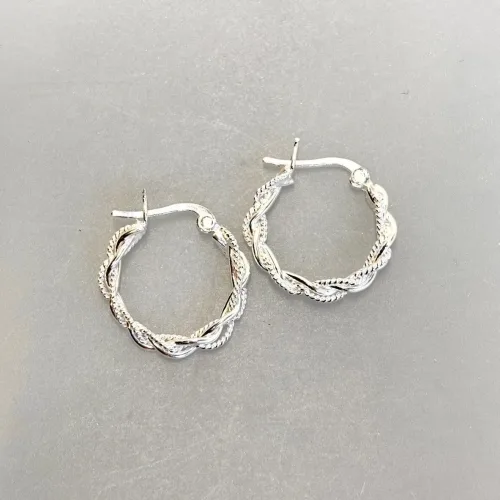 Creoler i Sølv Ø 18 mm Hoops Dobbelt Snoede Lyse, sø 1018, tykke, kraftige, twistet, snoninger, femin, chunky, cool, små, moderne, boho, stilige, stil, elegante, flotte, særlige, smarte, øreringe, hoops, creoler, øreringe, ægte, ren, sølv, sterling, smykker, stine a, jane kønig, pico, maanesten, biti, ribe, holdbare, nikkelfri,
