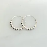 Creoler i Sølv Ø 18 mm Hoops med Kugler, sø 807, kugler, kuglemønster, specielle, cool, creoler, hoops, ægte, ren, sølv, sterling, sølvøreringe, ringe, ørenringe, øreringe, moderne, design, jane kønig, enamel, cph, stine a, maanesten, smykker, biti, ribe, billige, tilbud, udsalg