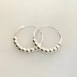 Creoler i Sølv Ø 20 mm Hoops med Kugler, sø 808, kugler, kuglemønster, specielle, cool, creoler, hoops, ægte, ren, sølv, sterling, sølvøreringe, ringe, ørenringe, øreringe, moderne, design, jane kønig, enamel, cph, stine a, maanesten, smykker, biti, ribe, billige, tilbud, udsalg