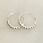 Creoler i Sølv Ø 20 mm Hoops med Kugler, sø 808, kugler, kuglemønster, specielle, cool, creoler, hoops, ægte, ren, sølv, sterling, sølvøreringe, ringe, ørenringe, øreringe, moderne, design, jane kønig, enamel, cph, stine a, maanesten, smykker, biti, ribe, billige, tilbud, udsalg