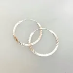 Creoler i Sølv Ø 22 mm Hoops Diamond Cut, sø 756, diamant, slebet, mønster, facetteret, facet, slebet, kantet, cool, seje, særlige, flotte, runde, øreringe, ringe, creoler, sølv, ægte, ren, sterling, sølvøreringe, hoops, moderne, stine,a, dansk, design, jane kønig, tilbud, kvalitet, nikkelfri, smykker, nyt, enamel, cph, maanesten, pico, biti, ribe