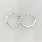 Creoler i Sølv Ø 22 mm Hoops Diamond Cut, sø 756, diamant, slebet, mønster, facetteret, facet, slebet, kantet, cool, seje, særlige, flotte, runde, øreringe, ringe, creoler, sølv, ægte, ren, sterling, sølvøreringe, hoops, moderne, stine,a, dansk, design, jane kønig, tilbud, kvalitet, nikkelfri, smykker, nyt, enamel, cph, maanesten, pico, biti, ribe