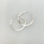 Creoler i Sølv Ø 22 mm Hoops Diamond Cut, sø 756, diamant, slebet, mønster, facetteret, facet, slebet, kantet, cool, seje, særlige, flotte, runde, øreringe, ringe, creoler, sølv, ægte, ren, sterling, sølvøreringe, hoops, moderne, stine,a, dansk, design, jane kønig, tilbud, kvalitet, nikkelfri, smykker, nyt, enamel, cph, maanesten, pico, biti, ribe