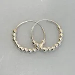 Creoler i Sølv Ø 25 mm Hoops med Kugler Kraftig, sø 809, chunky, statement, markante, kugler, kuglemønster, specielle, cool, creoler, hoops, ægte, ren, sølv, sterling, sølvøreringe, ringe, ørenringe, øreringe, moderne, design, jane kønig, enamel, cph, stine a, maanesten, smykker, biti, ribe, billige, tilbud, udsalg