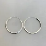 Creoler i Sølv Ø 32 mm Hoops Diamond Cut, sø 738, trekantet, kantet, profil, , diamant, slebet, mønster, facetteret, facet, slebet, kantet, cool, seje, særlige, flotte, runde, øreringe, ringe, creoler, sølv, ægte, ren, sterling, sølvøreringe, hoops, moderne, stine,a, dansk, design, jane kønig, tilbud, kvalitet, nikkelfri, smykker, nyt, enamel, cph, maanesten, pico, biti, ribe