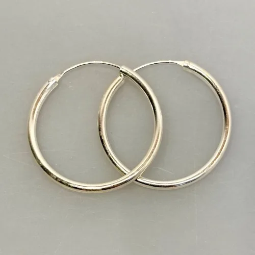 Creoler i Sølv Ø 40 mm Glatte Hoops 3 mm, sø 3040, store, tykke, kraftige, chunky, statement, hoops, runde, øreringe, ringe, boho, sølvringe, sølvcreoler, sølvøreringe, lyse, simple, stilede, stilige, klassiske, tidsløse, flotte, cool, moderne, billige, ægte, sterlingsølv, parvis, parpris, tilbud, dansk, design, brand, mærkevare, maanesten, stine a, enamel, jane kønig, kvalitet, holdbare, gedigne, biti, ribe