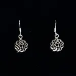 Ørehængere i Sølv - Keltisk Flettet Knude Lille. KD, 15495, keltisk, flet, knude, fletværk, uendelig, infinity, evig, kærlighed, hjerter, elsker dig for evigt, kærlighedsamulet, valentine, lette, elegante, gave, gaveide, student, studentergave, specielle, smukke, lys sølv, nikkelfri, enamel, maanesten, stine a, jane kønig, dansk, design, museumssmykker, vikingesmykker, fund, kopi, original, biti, ribe, tilbud, billige, smarte, stilige, stilede, øreringe,