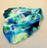 Silketørklæde Pongé 2405 XL - Blurry Flower Blå Turkis, abstrakt, blå, grøn, douce, diskrete, farver, anvendeligt, tidsløst, smart, damer, let, stort, klædeligt, moderne, elegant, silketørklæde, sjal, stola, festligt, halstørklæde, smukt, kvalitet, luksus, ren, silke, vævet, silketryk, kunstnerisk, biti, ribe, gave, gaveide, jubilæum, fødselsdag, afskedsgave,